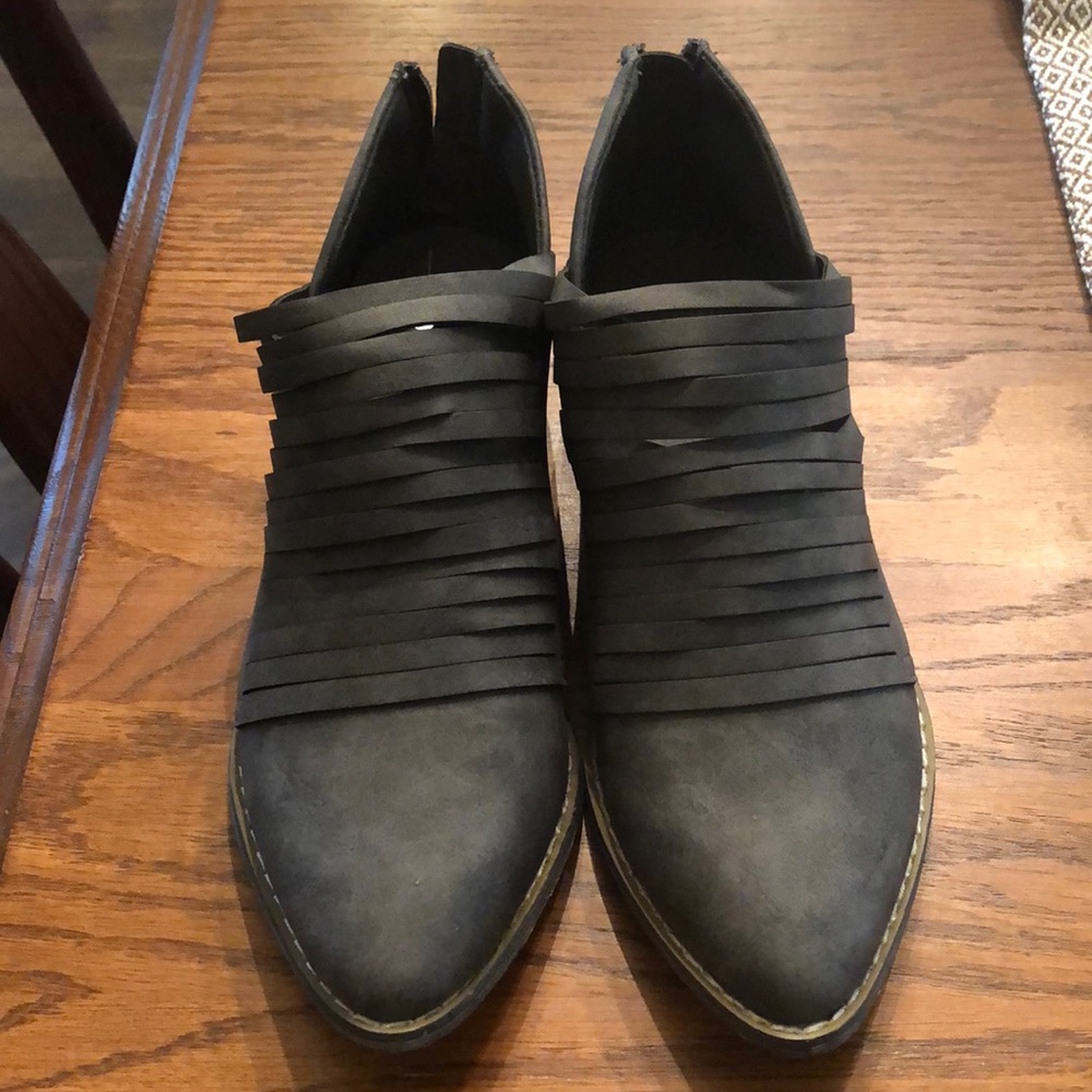 Gray strappy almond toe flats